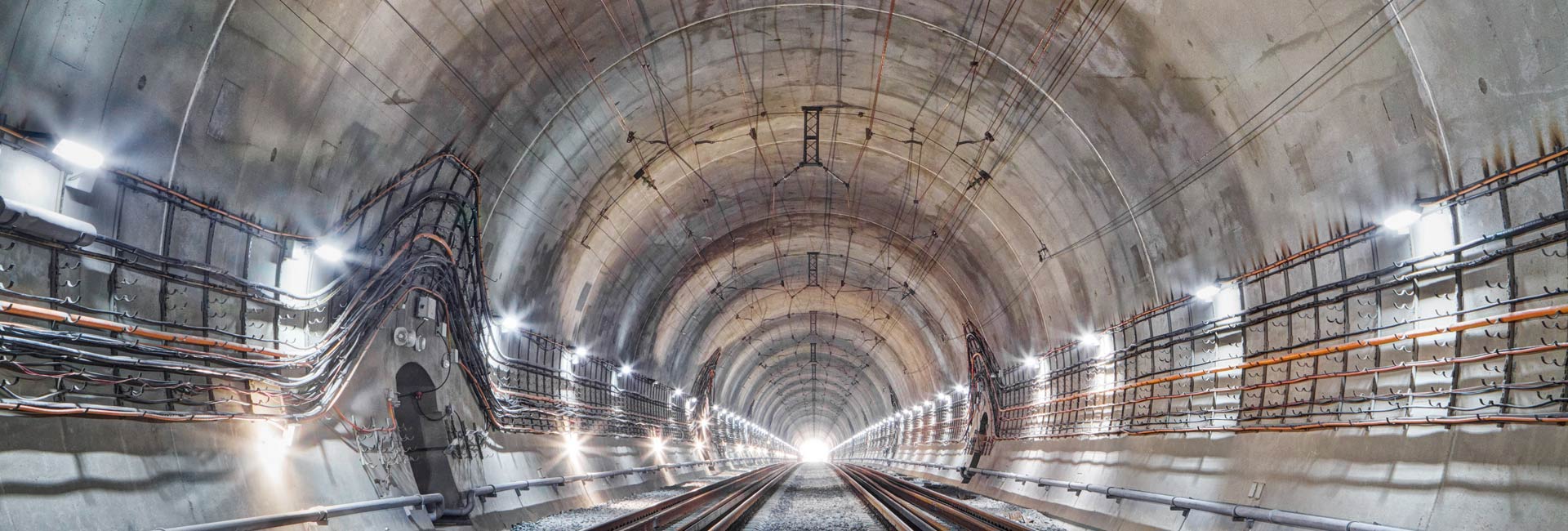 Edelstahlschrauben im Tunnel- und Brückenbau